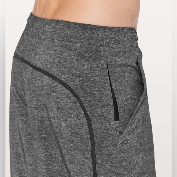 Lululemon Pace Breaker Out Of Mind Liner 9"
Greyt Deep Coal - Picture 4 of 11